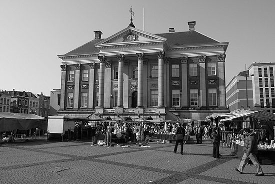 De Grote Markt met het Stadhuis